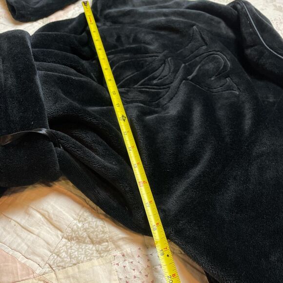 victoria’s secret 2022 black gothic embroidered logo velvet robe size xs - Picture 4 of 5